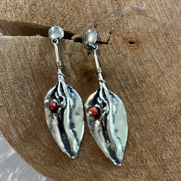 Vintage Sterling 925 Earrings with coral bead - Picture 2 of 4